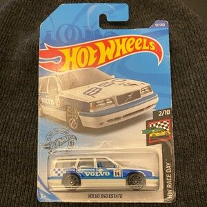 "🥦5/$25🥦" Hot Wheels Volvo 850 Estate